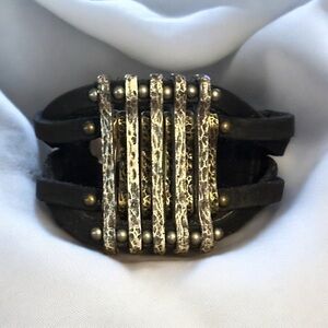 Leatherock hammered link wide leather bracelet